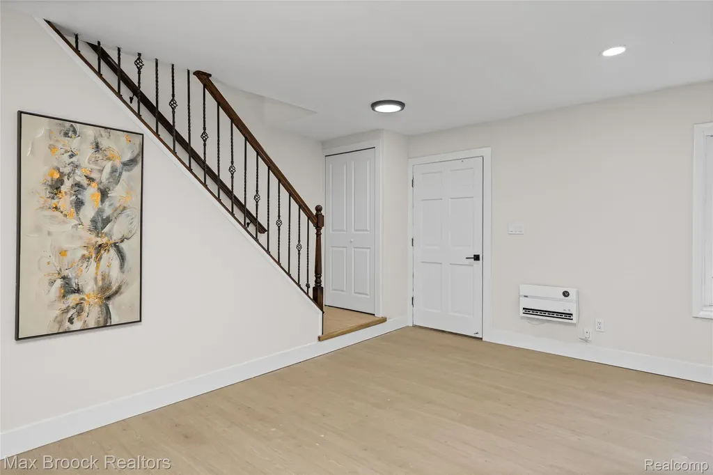 1874 Hopkins Drive Wixom City MI 48393