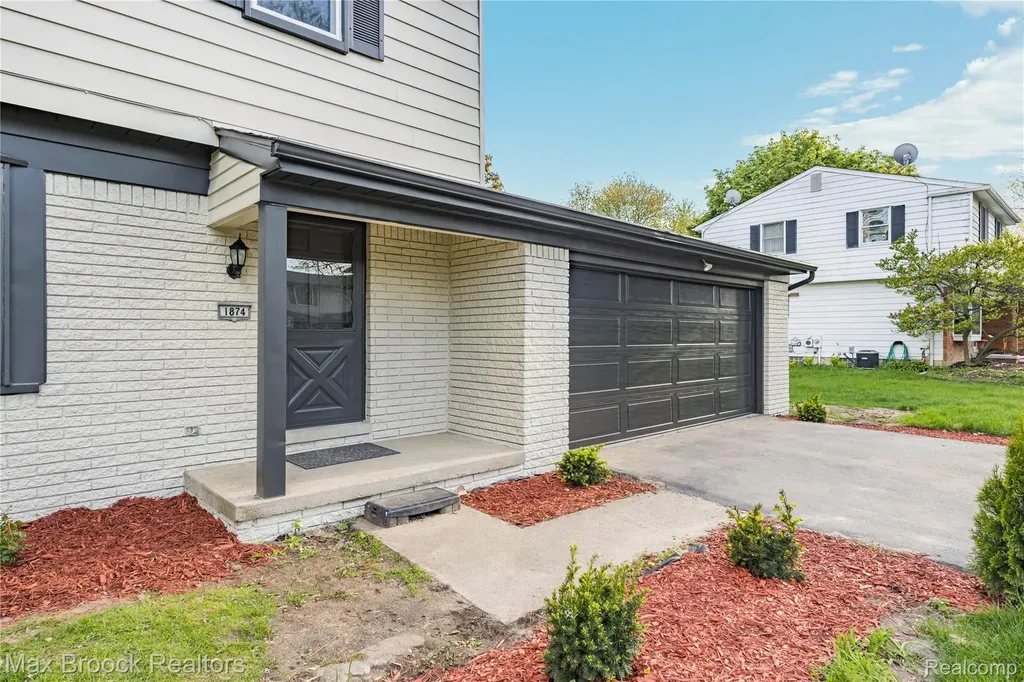 1874 Hopkins Drive Wixom City MI 48393