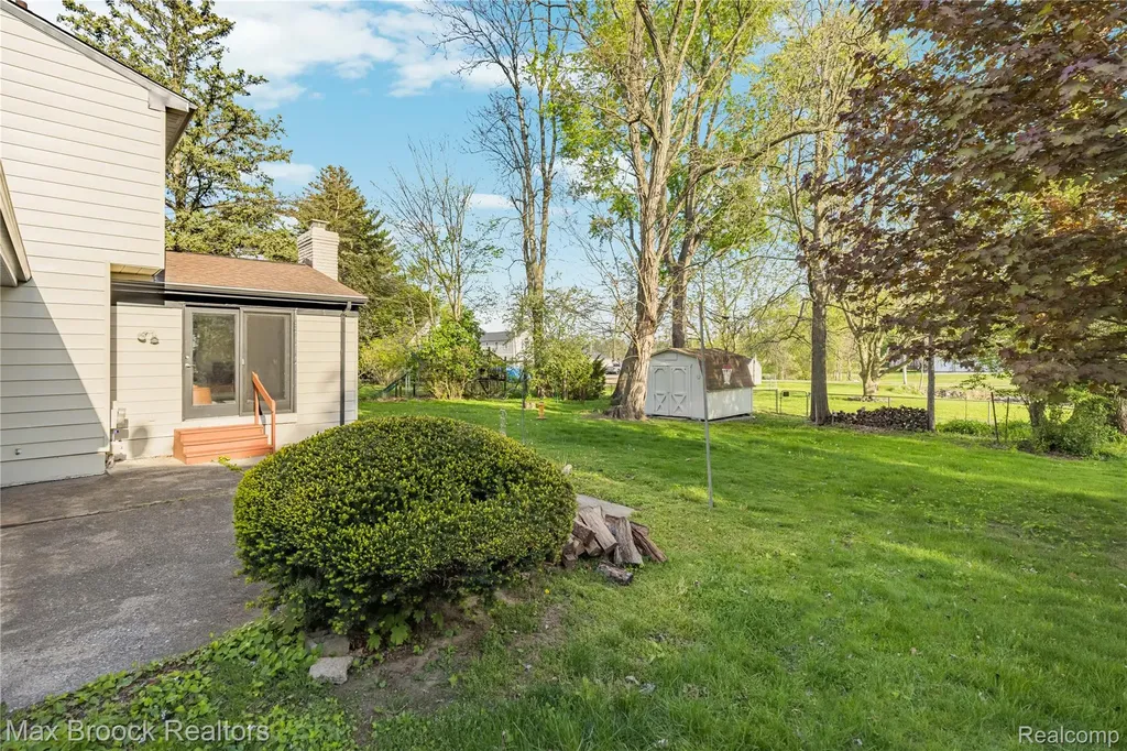 1874 Hopkins Drive Wixom City MI 48393
