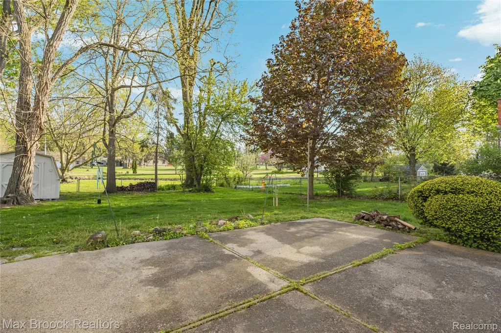1874 Hopkins Drive Wixom City MI 48393