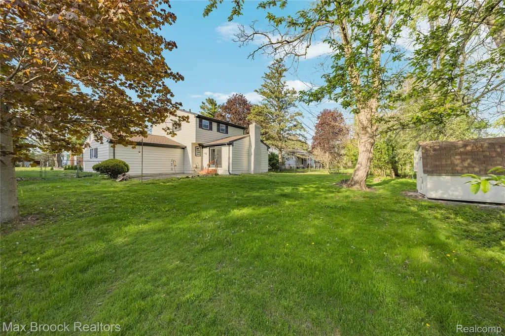 1874 Hopkins Drive Wixom City MI 48393
