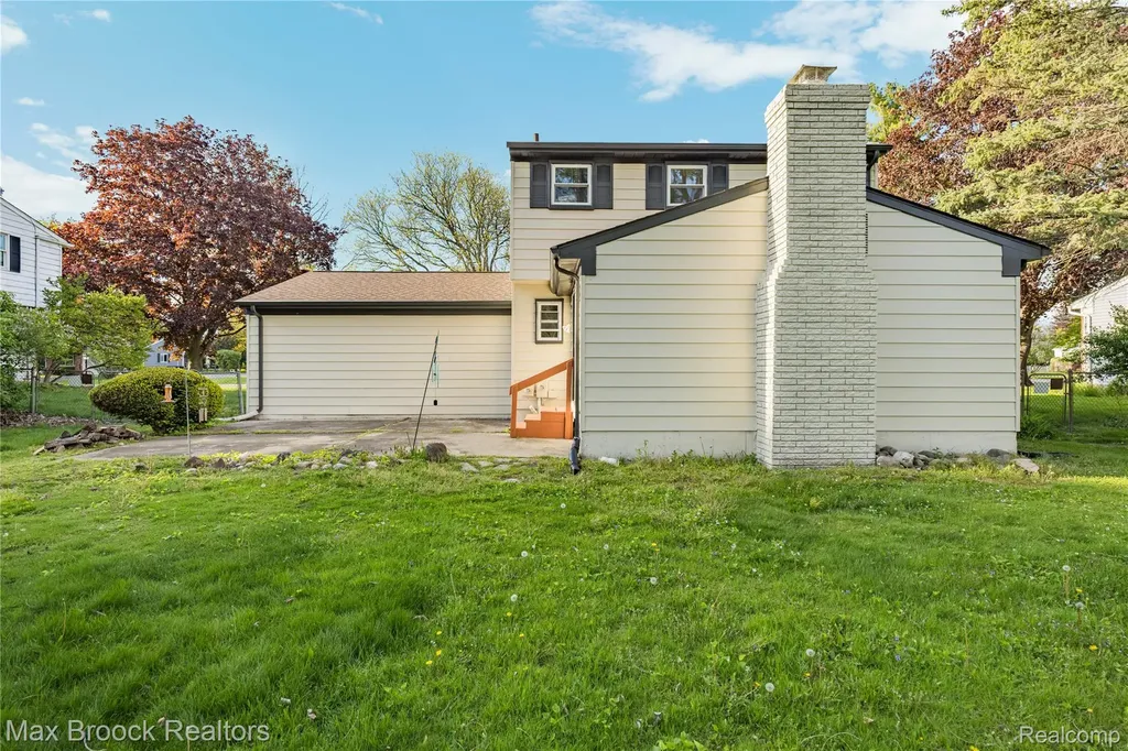 1874 Hopkins Drive Wixom City MI 48393