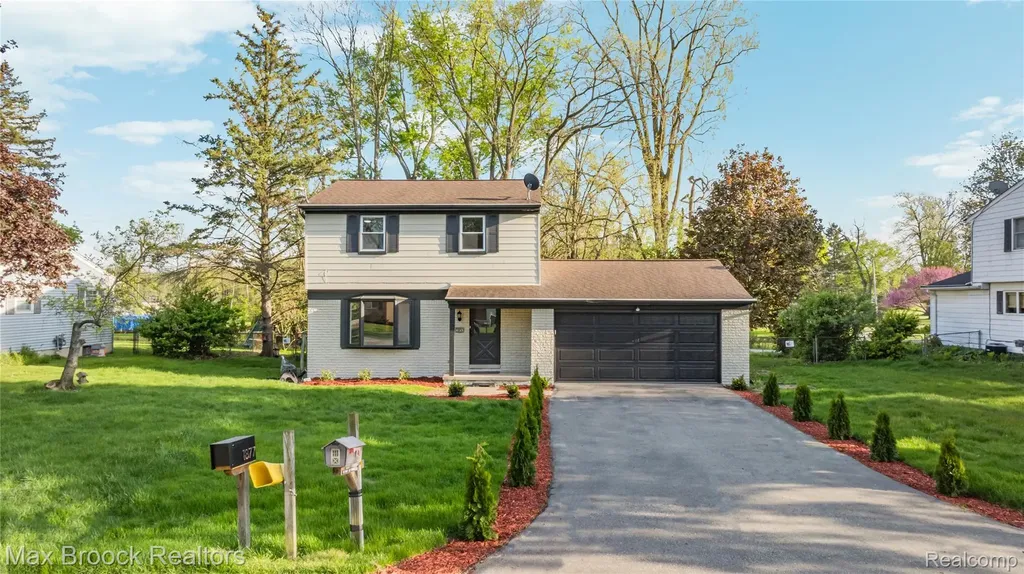 1874 Hopkins Drive Wixom City MI 48393