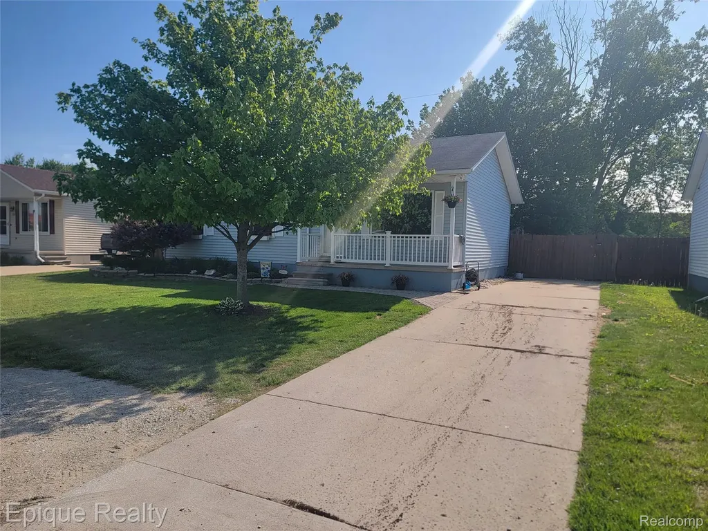753 Applegate Drive Marysville City MI 48040
