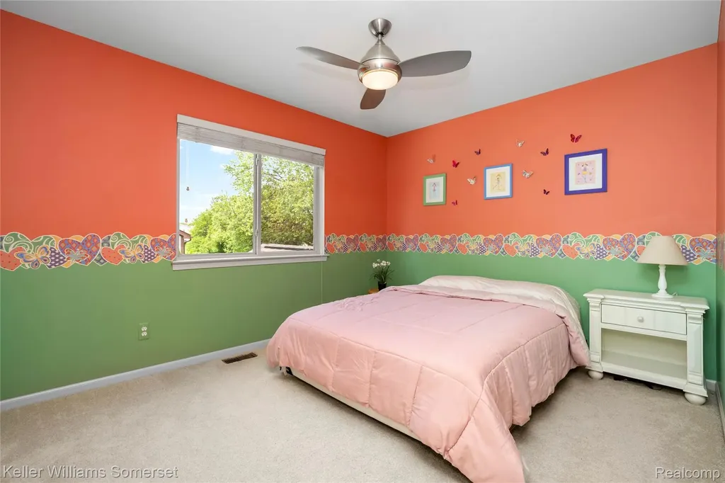 8354 Hummingbird Commerce Charter Township MI 48382