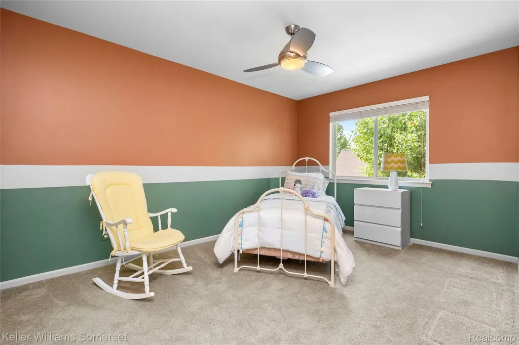 8354 Hummingbird Commerce Charter Township MI 48382