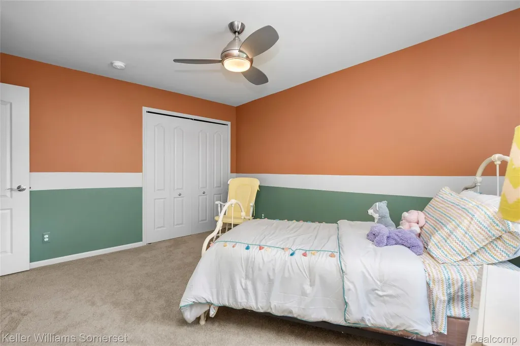 8354 Hummingbird Commerce Charter Township MI 48382