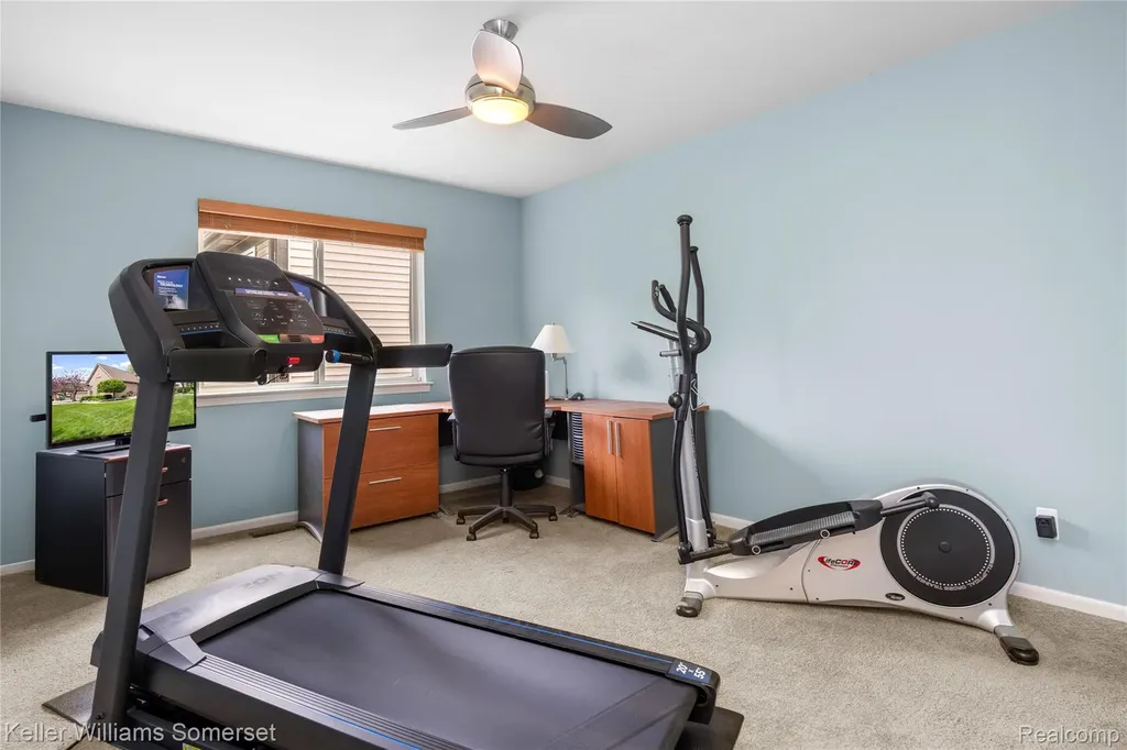 8354 Hummingbird Commerce Charter Township MI 48382
