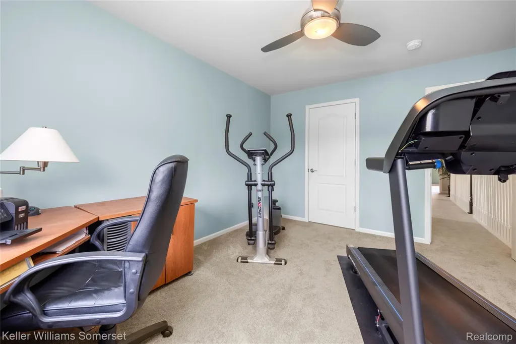 8354 Hummingbird Commerce Charter Township MI 48382