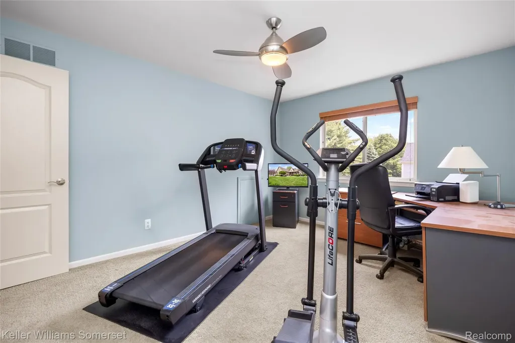 8354 Hummingbird Commerce Charter Township MI 48382