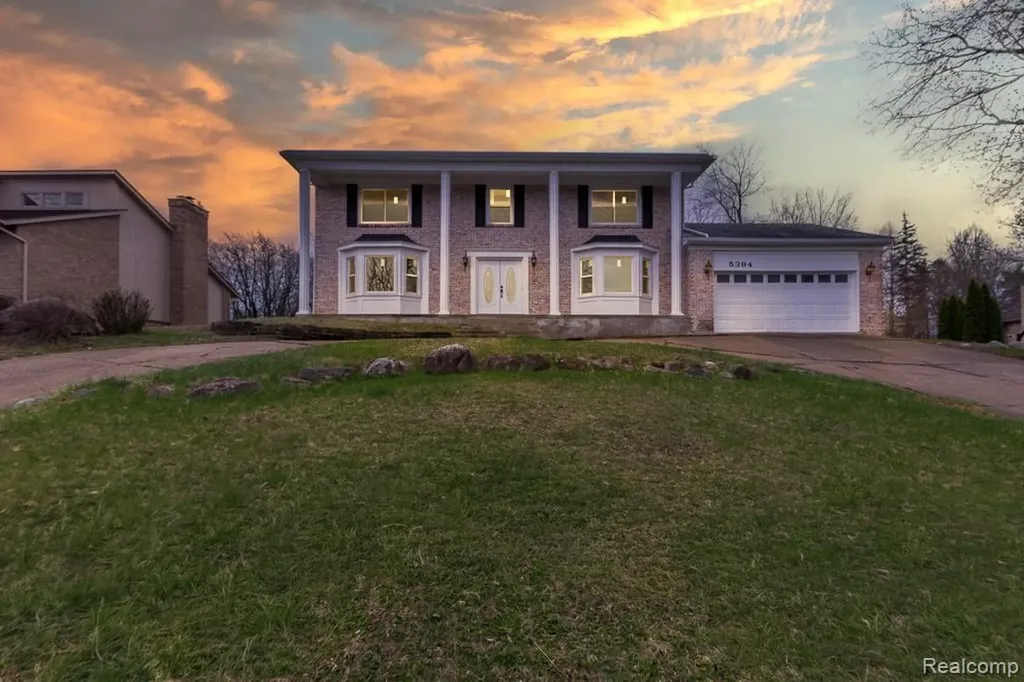 5394 Pond Bluff Drive West Bloomfield Charter Township MI 48323