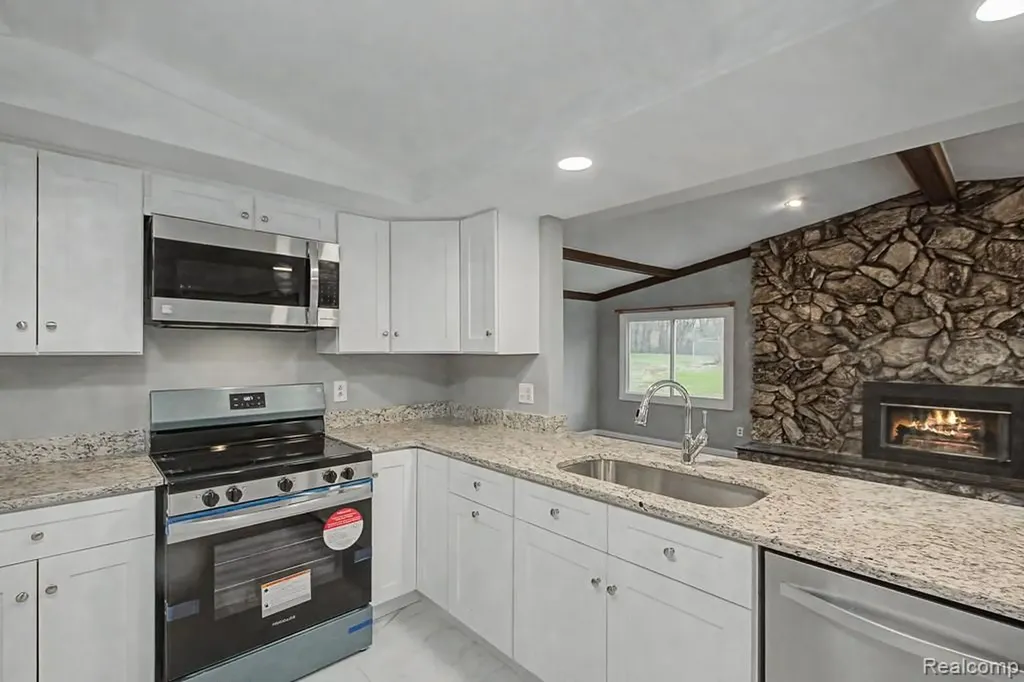 5394 Pond Bluff Drive West Bloomfield Charter Township MI 48323