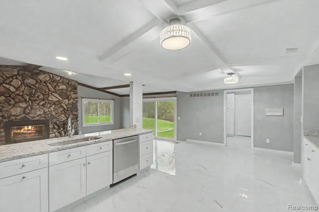 5394 Pond Bluff Drive West Bloomfield Charter Township MI 48323