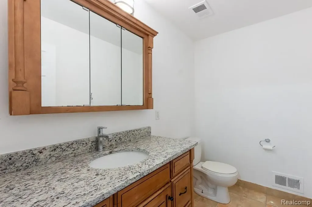 5394 Pond Bluff Drive West Bloomfield Charter Township MI 48323
