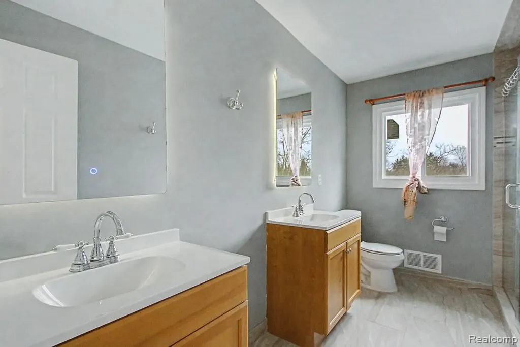 5394 Pond Bluff Drive West Bloomfield Charter Township MI 48323