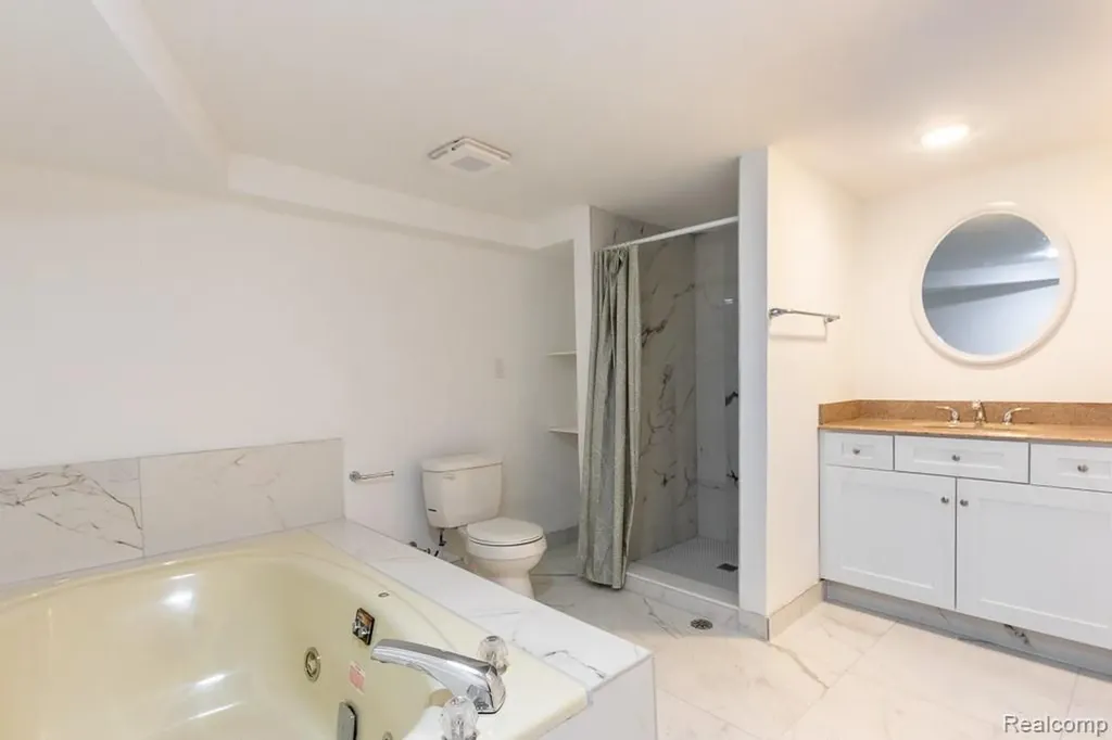 5394 Pond Bluff Drive West Bloomfield Charter Township MI 48323