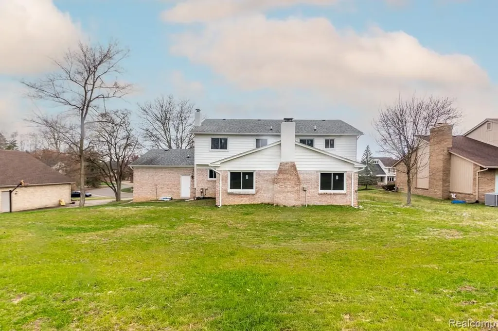 5394 Pond Bluff Drive West Bloomfield Charter Township MI 48323