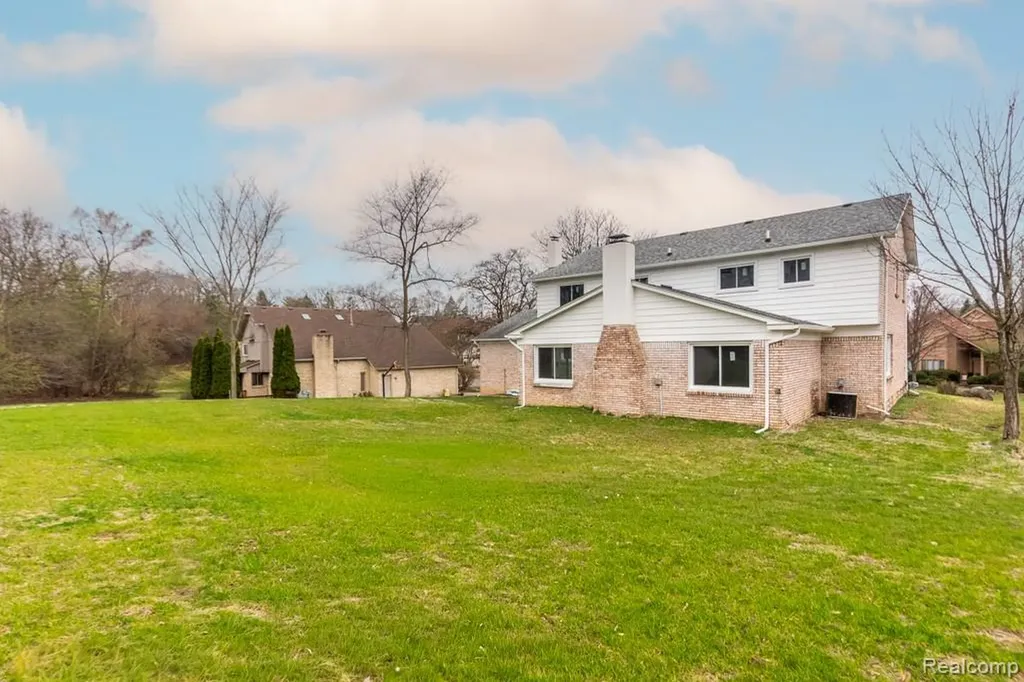 5394 Pond Bluff Drive West Bloomfield Charter Township MI 48323