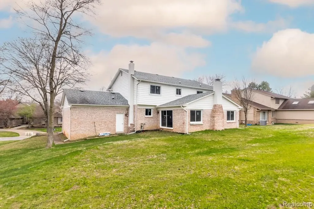 5394 Pond Bluff Drive West Bloomfield Charter Township MI 48323