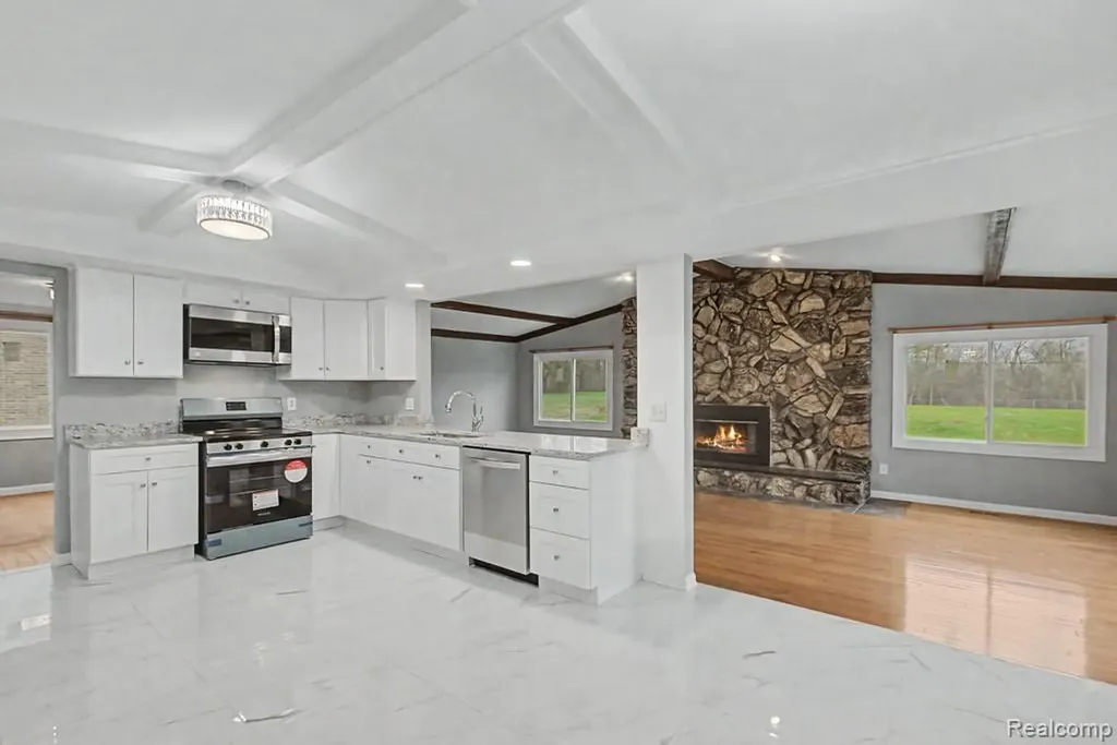5394 Pond Bluff Drive West Bloomfield Charter Township MI 48323