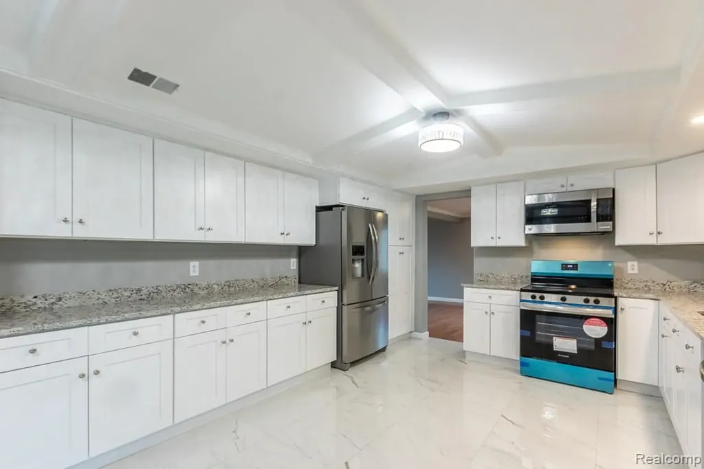 5394 Pond Bluff Drive West Bloomfield Charter Township MI 48323