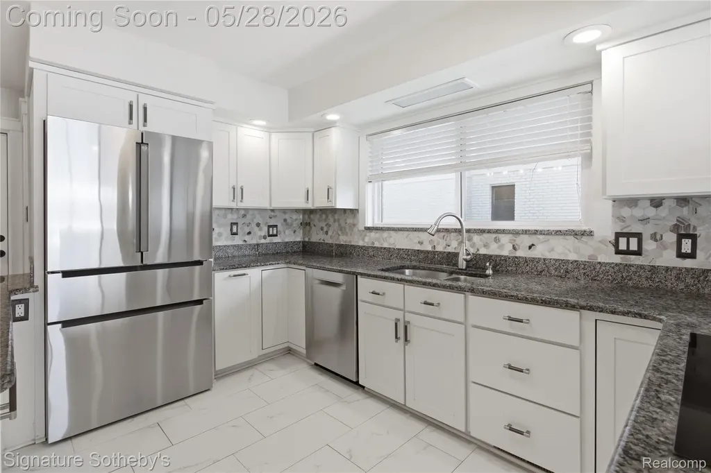 2497 W Walton Boulevard Waterford Charter Township MI 48329