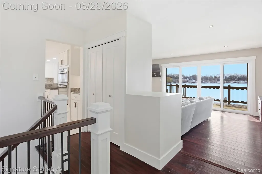2497 W Walton Boulevard Waterford Charter Township MI 48329
