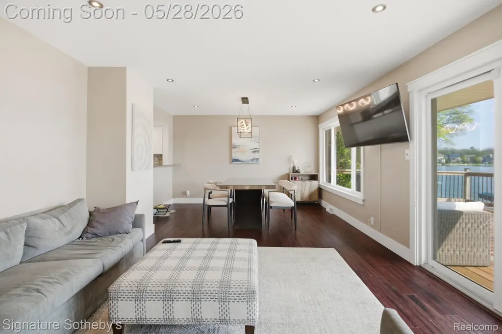2497 W Walton Boulevard Waterford Charter Township MI 48329