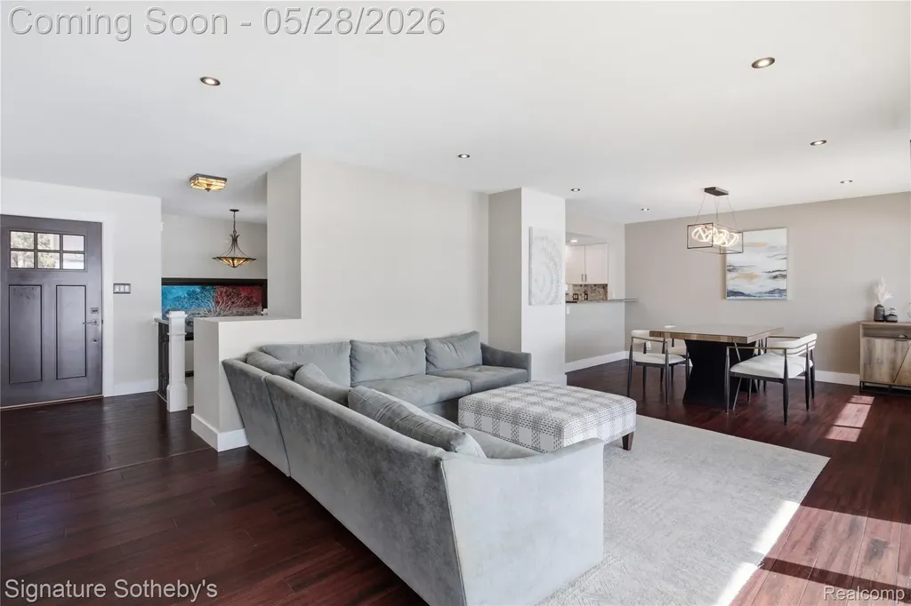 2497 W Walton Boulevard Waterford Charter Township MI 48329