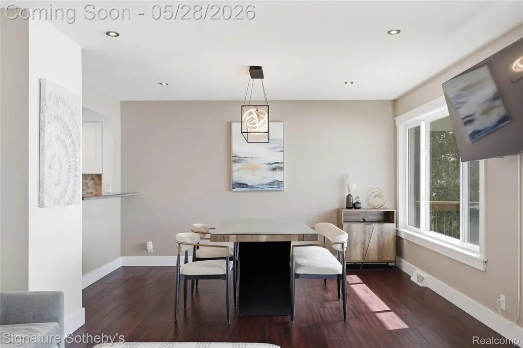 2497 W Walton Boulevard Waterford Charter Township MI 48329