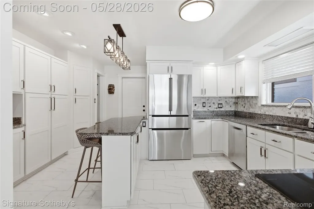 2497 W Walton Boulevard Waterford Charter Township MI 48329