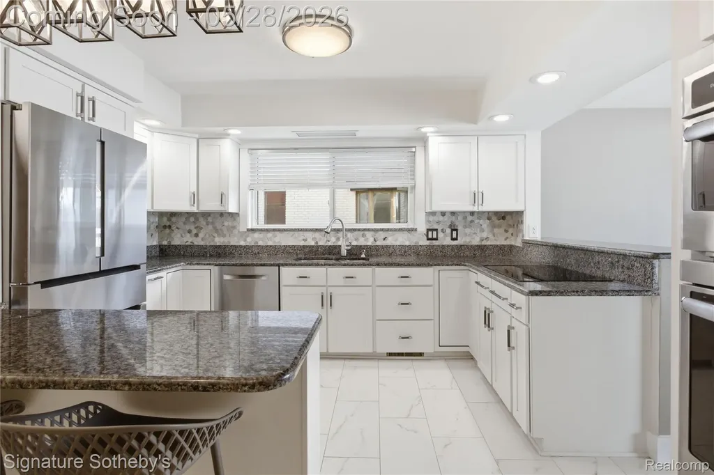2497 W Walton Boulevard Waterford Charter Township MI 48329