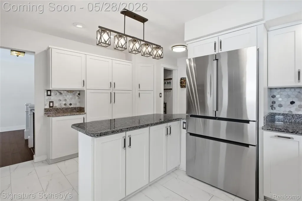 2497 W Walton Boulevard Waterford Charter Township MI 48329