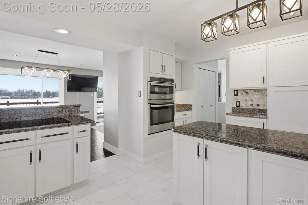 2497 W Walton Boulevard Waterford Charter Township MI 48329