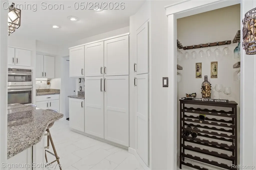 2497 W Walton Boulevard Waterford Charter Township MI 48329