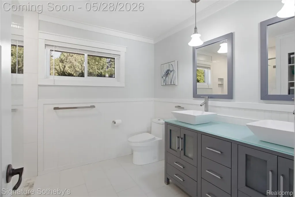 2497 W Walton Boulevard Waterford Charter Township MI 48329