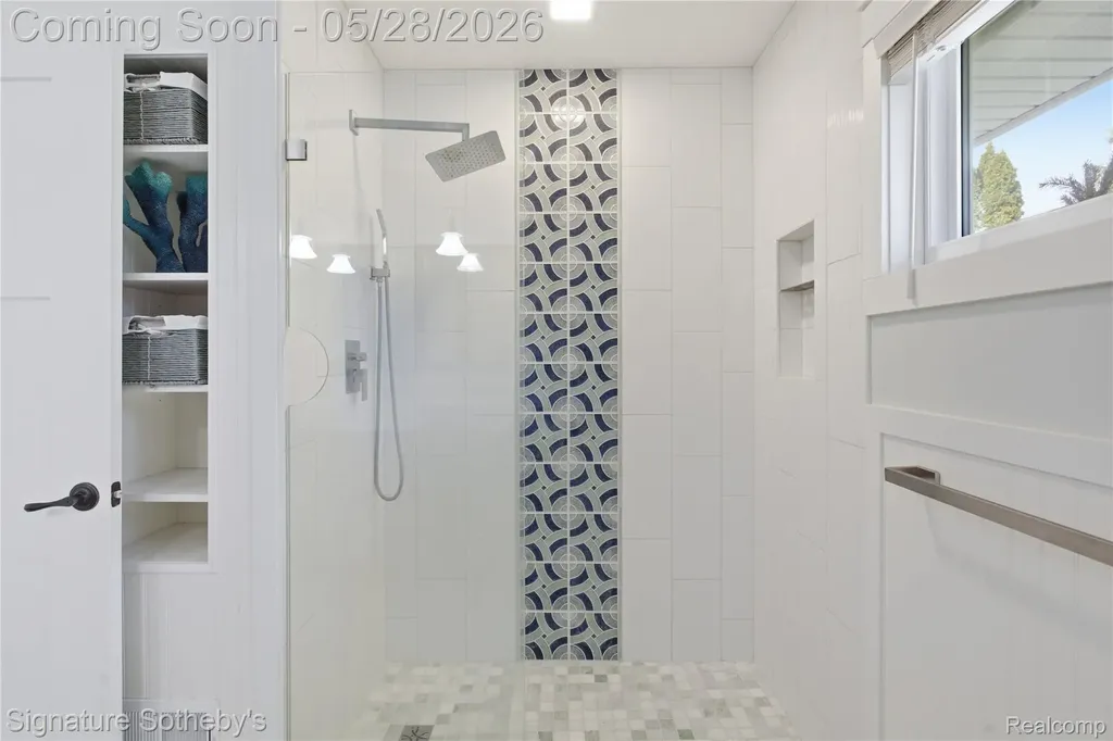 2497 W Walton Boulevard Waterford Charter Township MI 48329