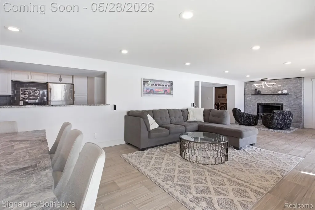 2497 W Walton Boulevard Waterford Charter Township MI 48329