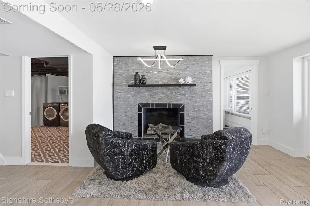 2497 W Walton Boulevard Waterford Charter Township MI 48329