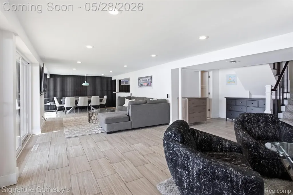 2497 W Walton Boulevard Waterford Charter Township MI 48329