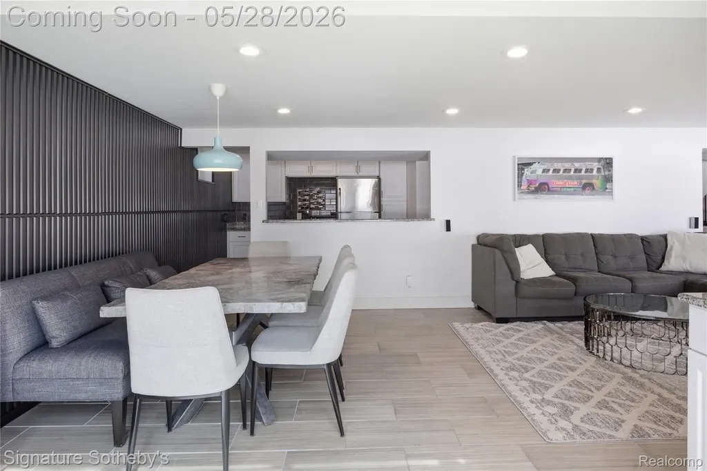 2497 W Walton Boulevard Waterford Charter Township MI 48329
