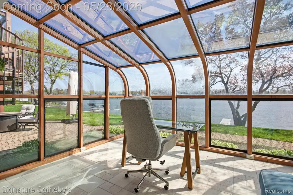 2497 W Walton Boulevard Waterford Charter Township MI 48329