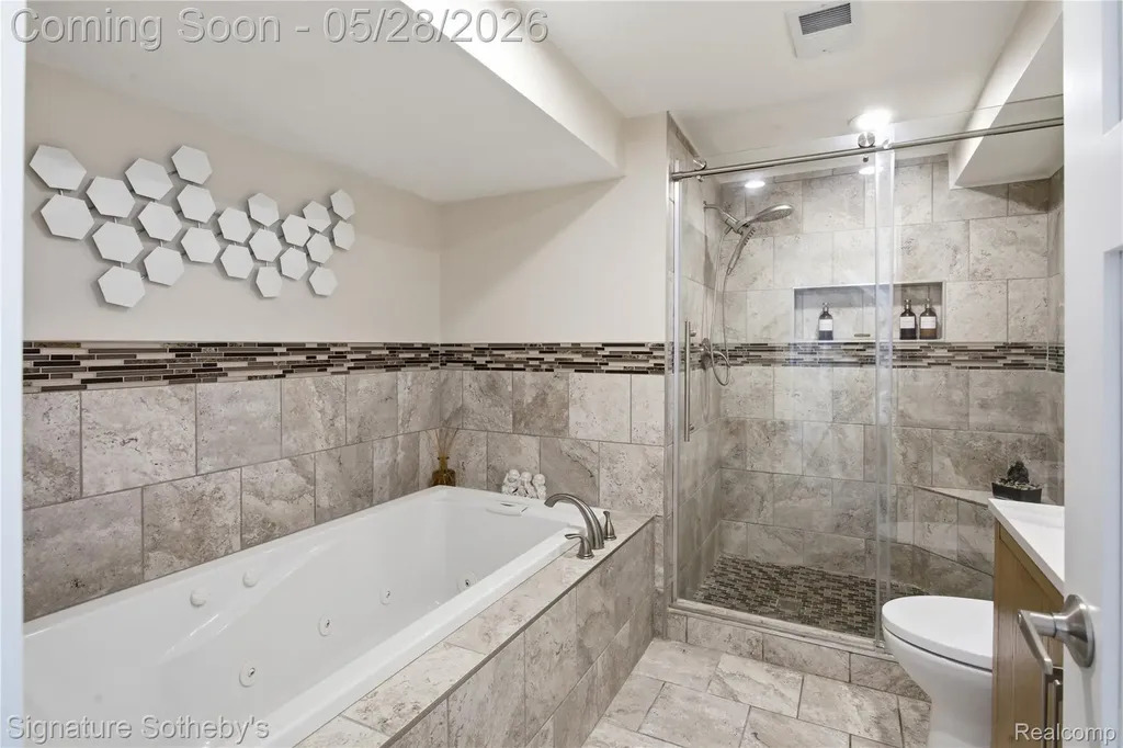 2497 W Walton Boulevard Waterford Charter Township MI 48329