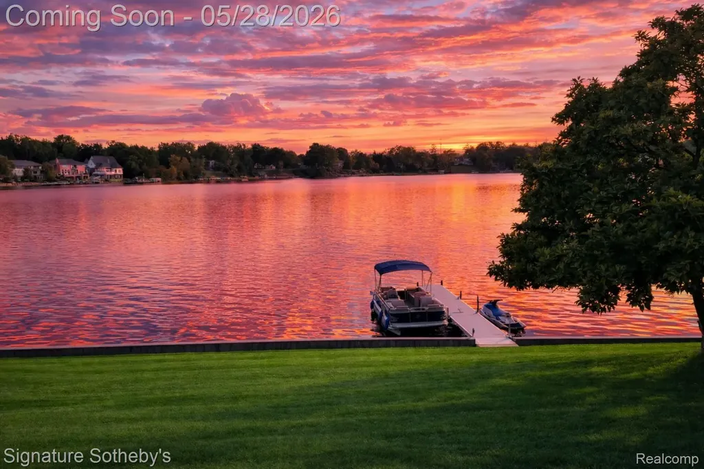 2497 W Walton Boulevard Waterford Charter Township MI 48329