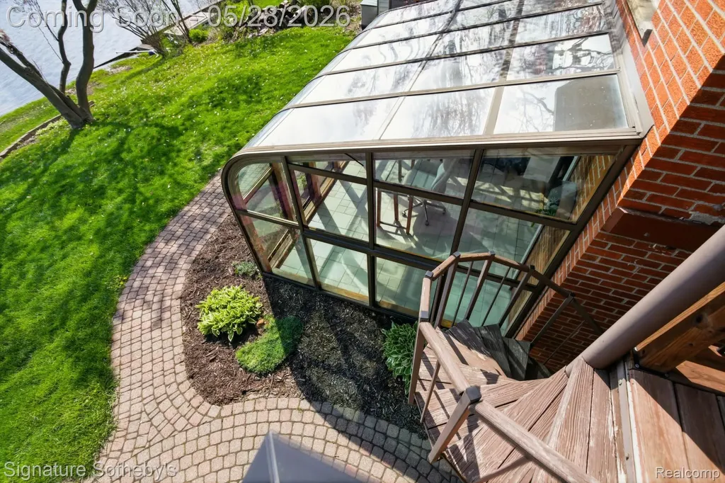 2497 W Walton Boulevard Waterford Charter Township MI 48329
