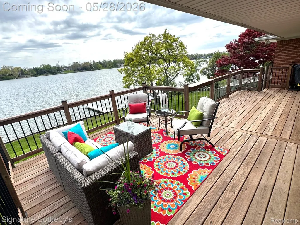 2497 W Walton Boulevard Waterford Charter Township MI 48329