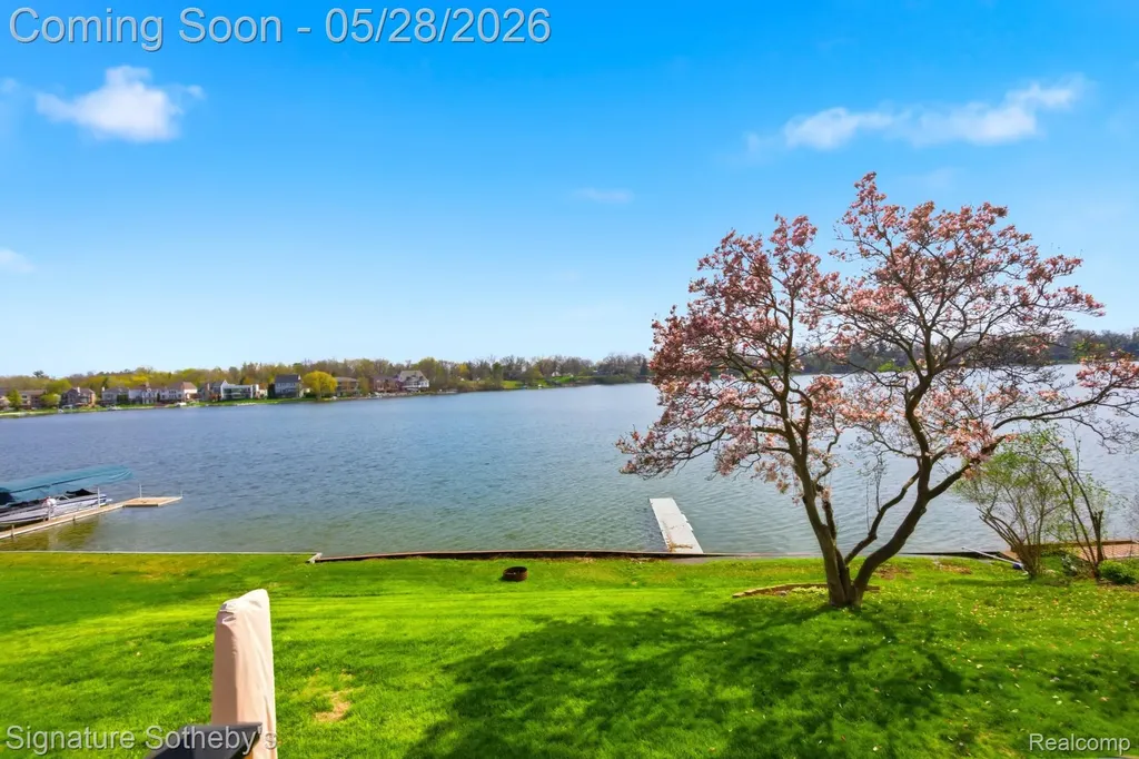 2497 W Walton Boulevard Waterford Charter Township MI 48329