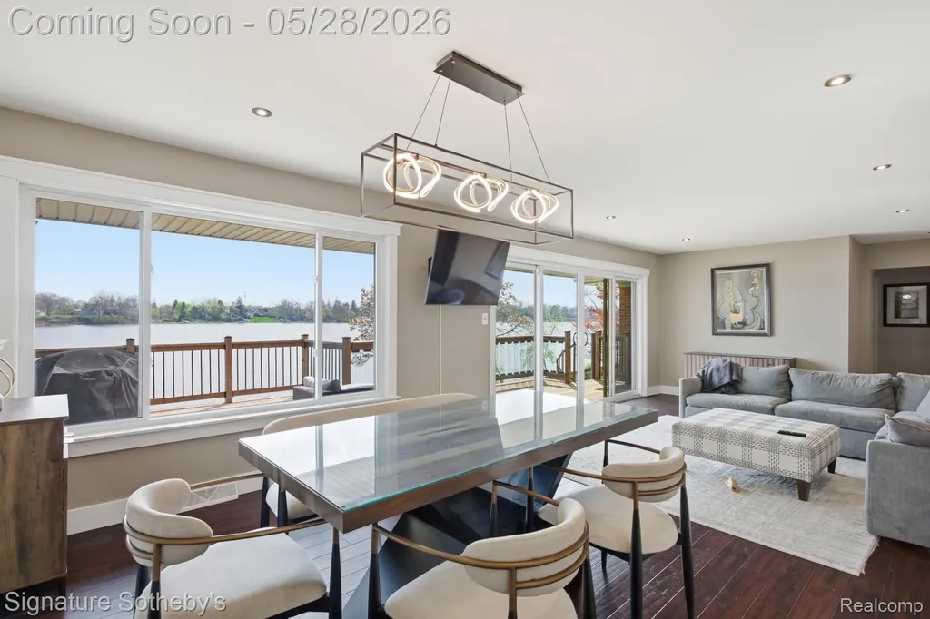 2497 W Walton Boulevard Waterford Charter Township MI 48329