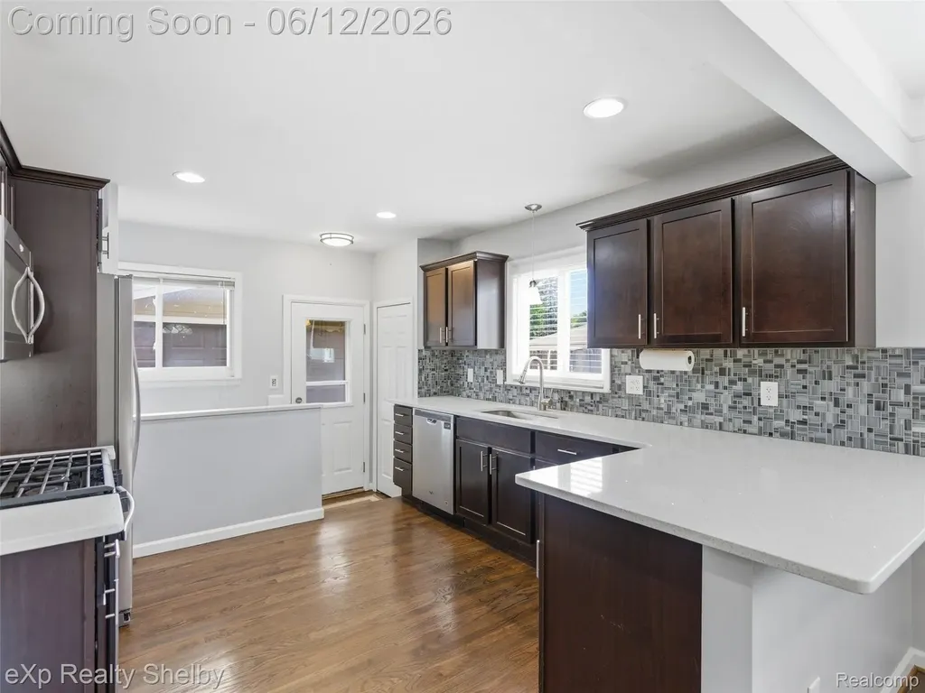 29451 Mark Avenue Madison Heights City MI 48071