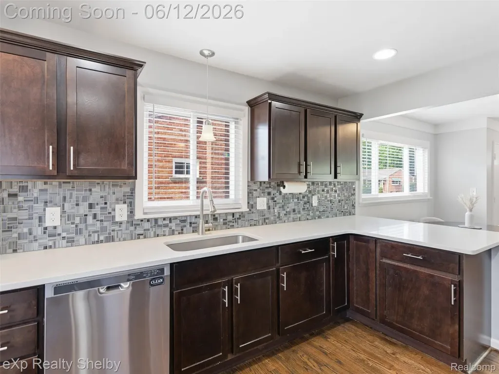 29451 Mark Avenue Madison Heights City MI 48071